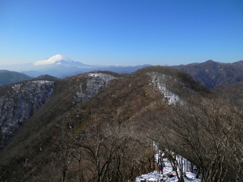小丸付近より、鍋割山を望む