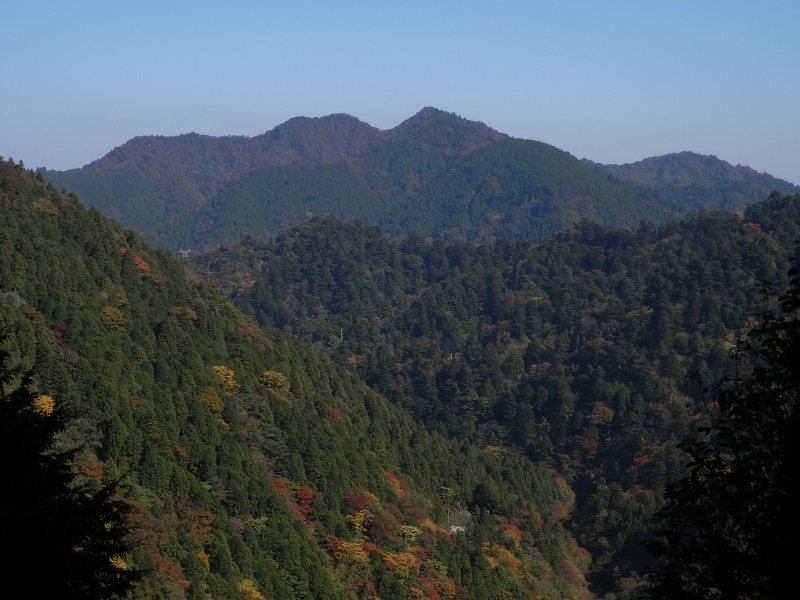 大山三峰山を望む