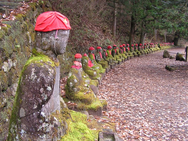 鳴虫山 -- 化地蔵（ばけじぞう）