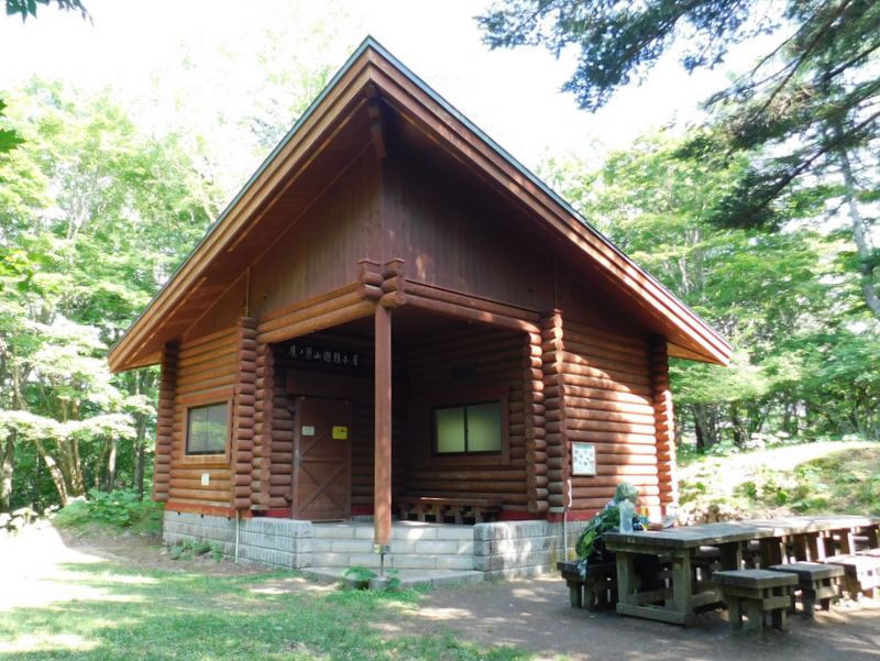鷹ノ巣山避難小屋