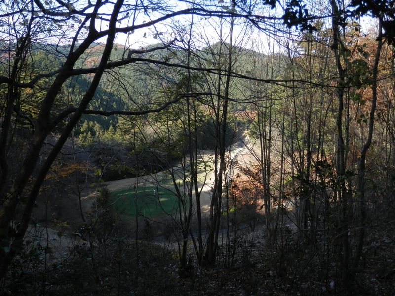 ゴルフ場の突端のホールが見えた