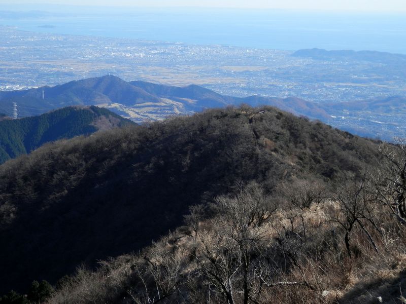 三ノ塔より、二ノ塔、岳ノ台、高取山、江ノ島を望む