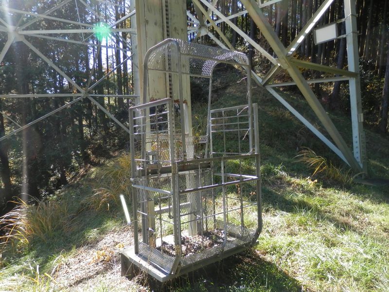 作業員が乗るゴンドラ