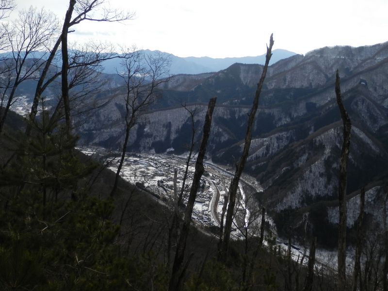 道志山塊（中央）と御正体山