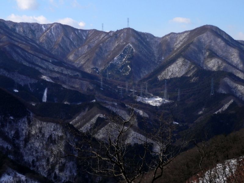 東電の東山梨変電所を望む