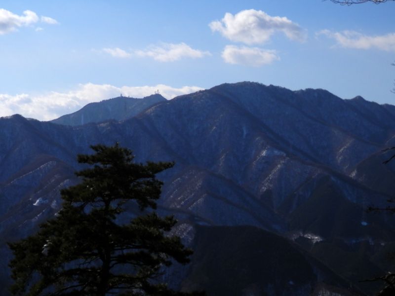 三ツ峠山がせりだして来た