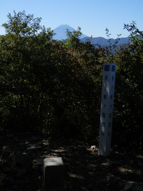 笹子雁ヶ腹摺山の三等三角点