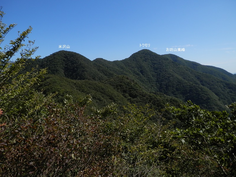 行く手の米沢山とお坊山
