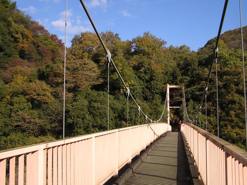 相模湖から城山・高尾山 -- 弁天橋を渡る