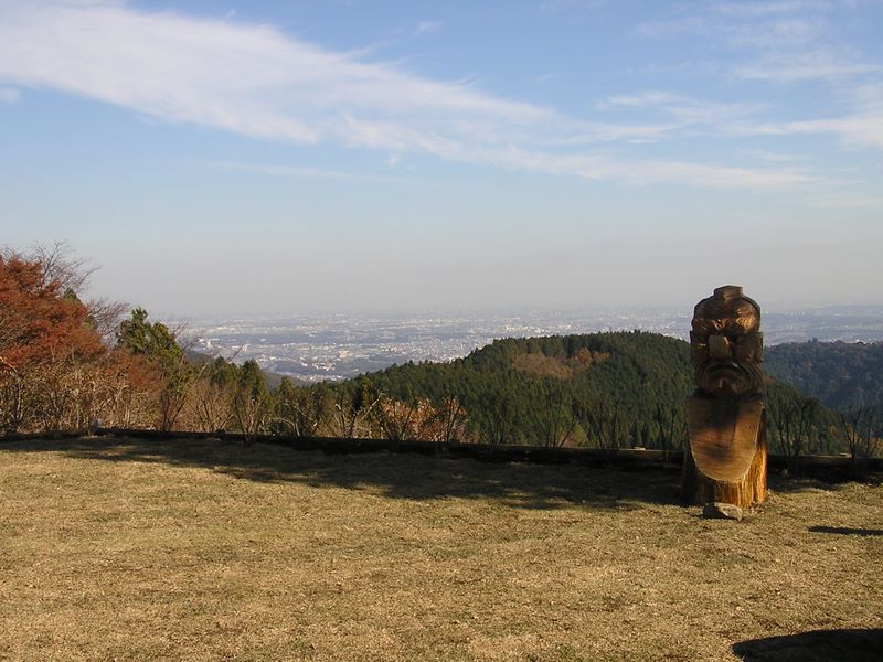相模湖から城山・高尾山 -- 小仏城山山頂