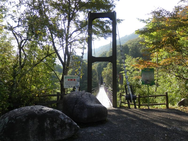 久保吊橋の先に、大室山登山口