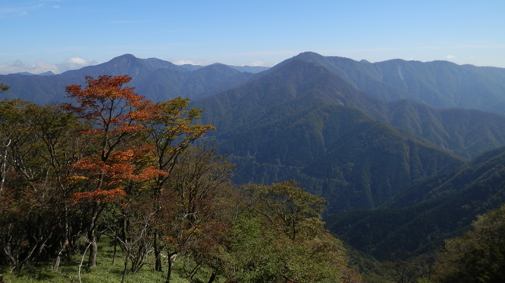 大室山より丹沢主脈と主稜を望む
