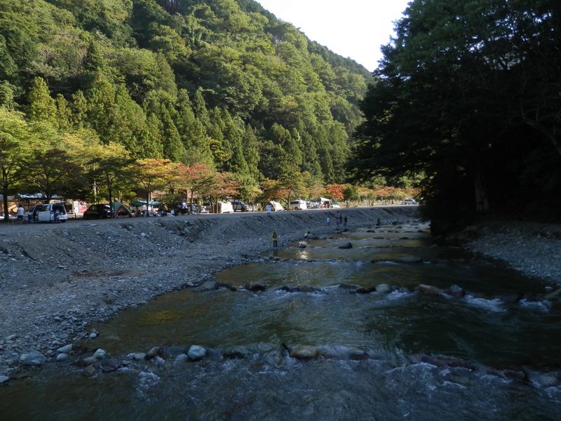 橋の半ばより、上流を望む