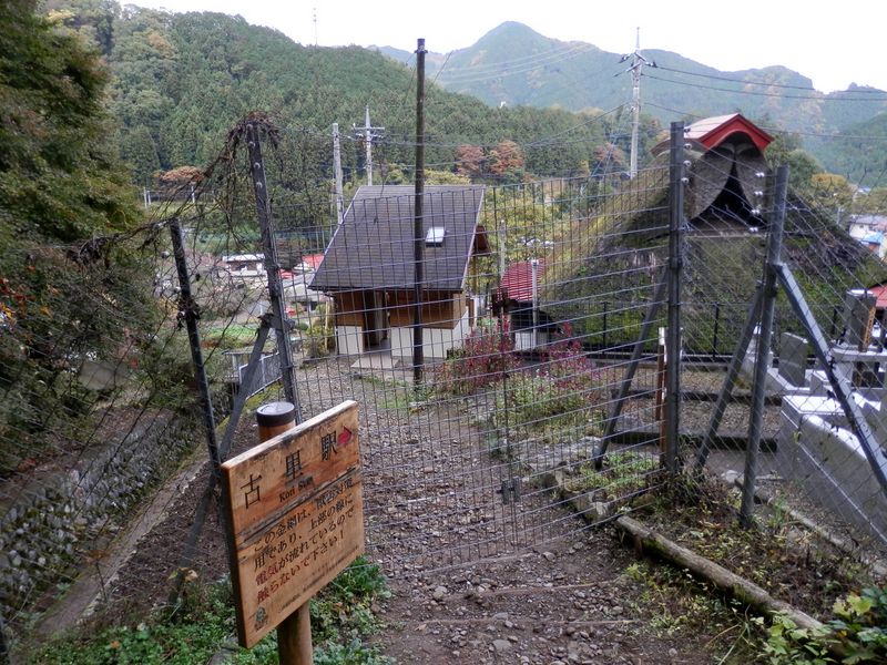 登山道終点の電気柵