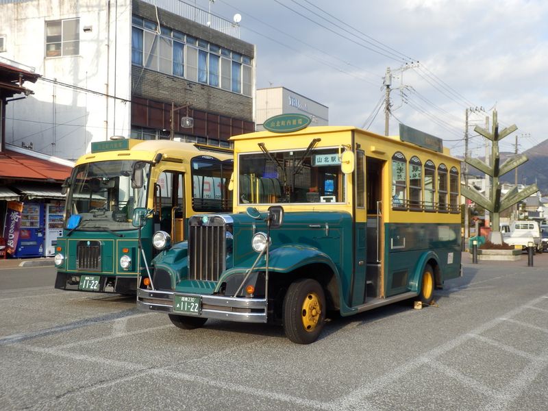 レトロ調バス、ツーショット