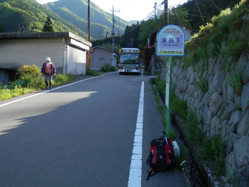 大月駅行きバスがやって来た