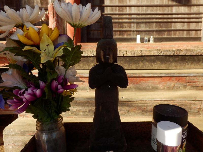 桂木観音 -- 木像の目から涙？