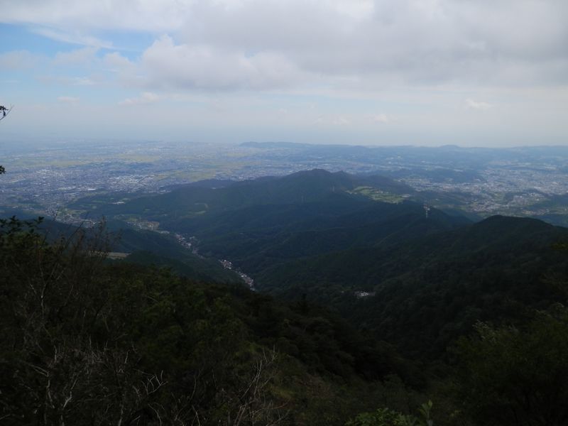 大山 -- 伊勢原市街地から大山に向かう参道