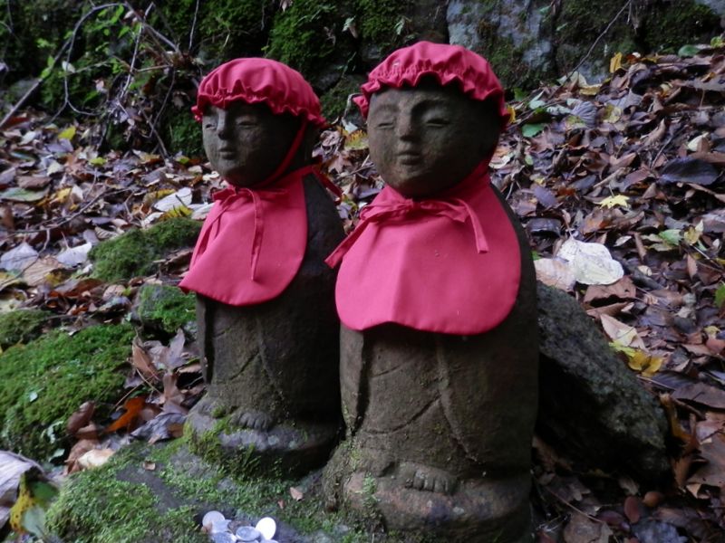 童顔のお地蔵様2体