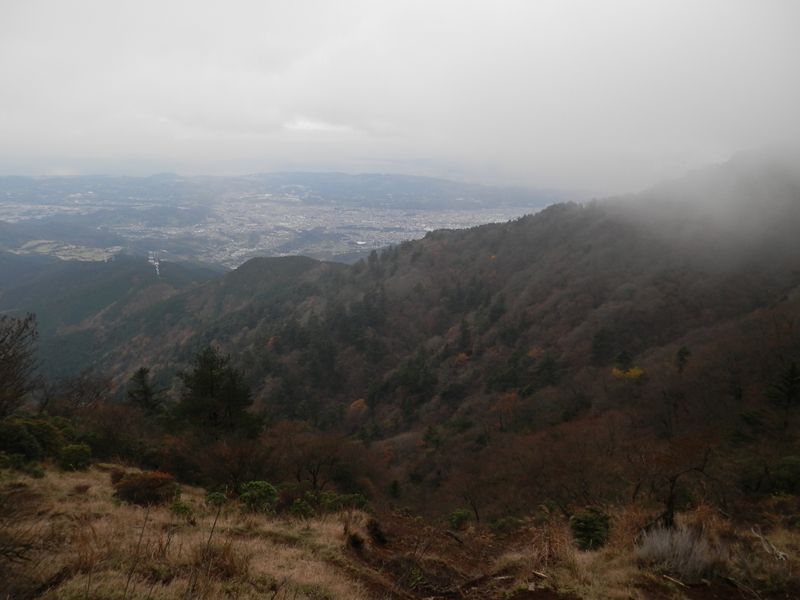 雷の峰尾根より、大山南稜を望む