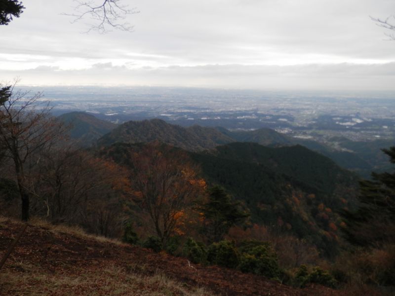 手前より、鍵掛尾根、梅ノ木尾根、弁天御髪尾根、鐘ヶ嶽