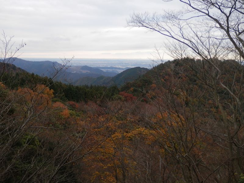 行く手の弁天御髪尾根を望む