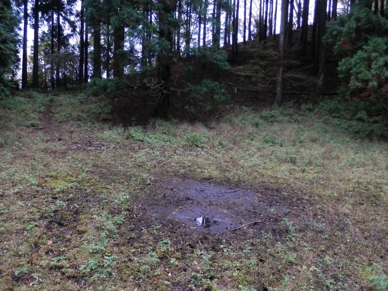 すり鉢広場の底には水が