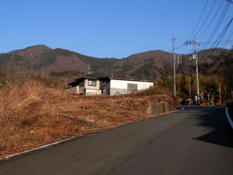 犬目への途上で、左より、扇山、犬目丸、荻ノ丸