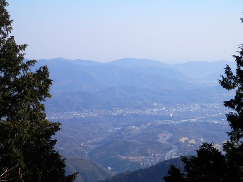 扇山より、高尾・陣馬縦走路を望む