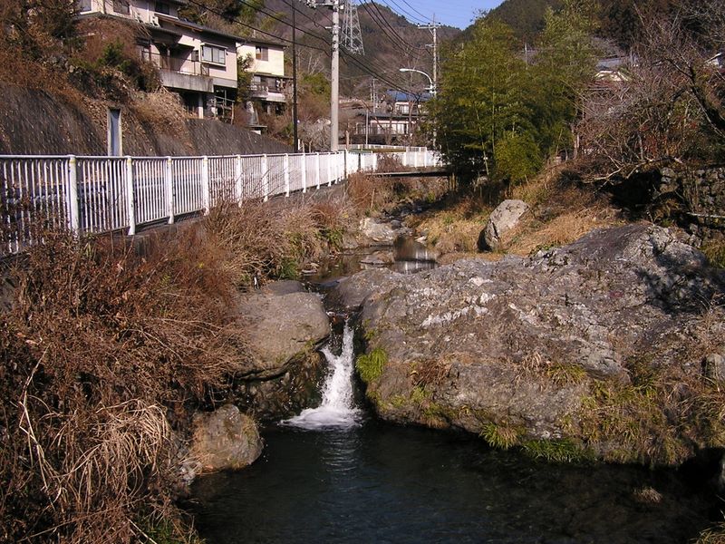青梅丘陵 -- 高水三山と同じ方向に進む