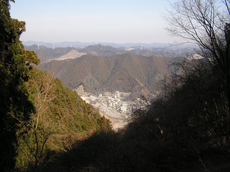 青梅丘陵 -- 雷電山から北方を望む