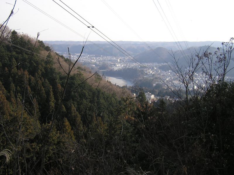 青梅丘陵 -- 第4休憩所より、多摩川を望む