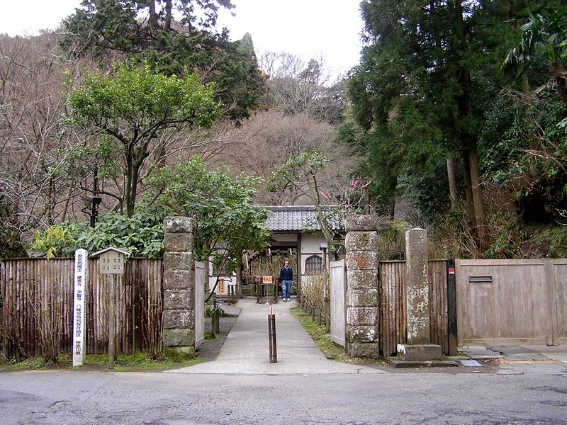 六国見山 -- 明月院は、ひっそりしていた