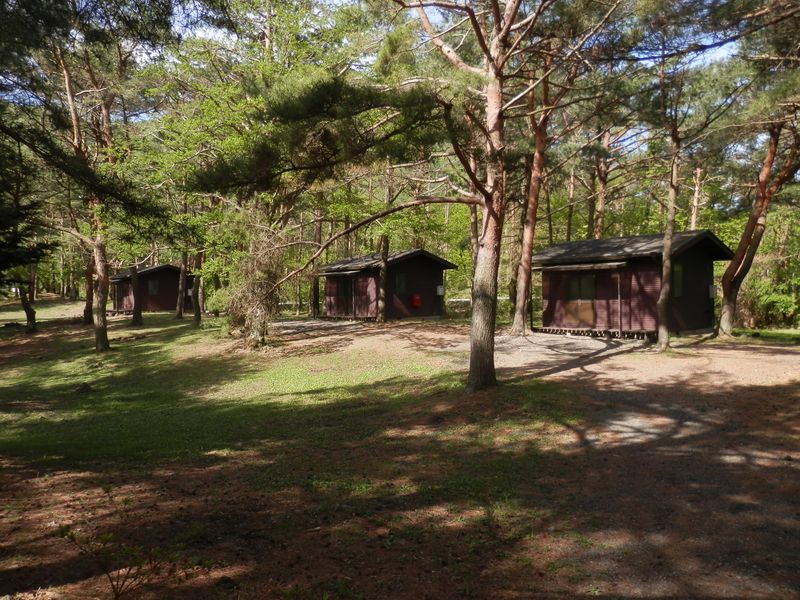 本栖湖キャンプ場を通り抜けて、竜ヶ岳登山道入口に向かう