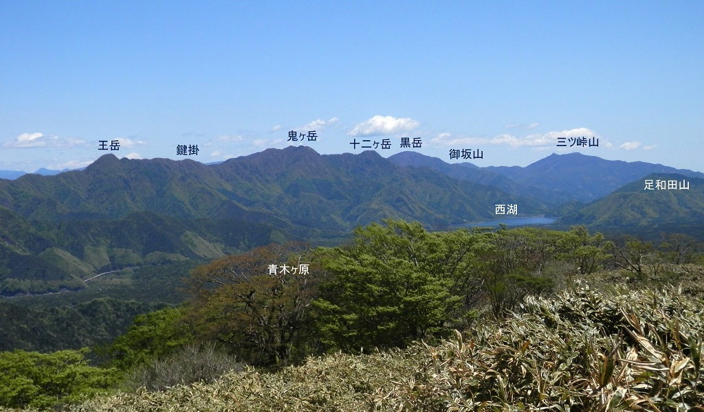 再び御坂山塊を望む