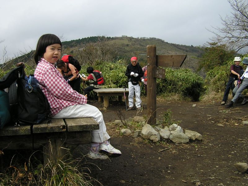 丹沢 二ノ塔 -- 向こうに三の塔