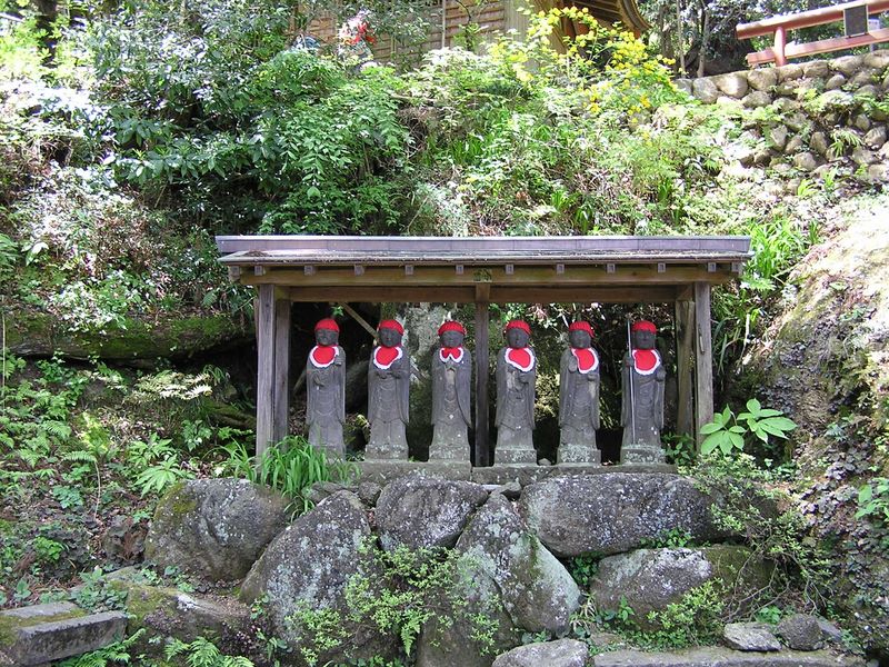 石老山 -- 山での無事を祈ってくれています