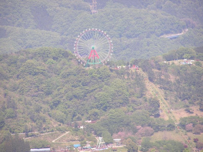 石老山 -- さがみ湖ピクニックランドがよく見えます