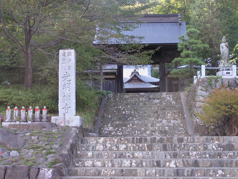 仙洞寺山 -- 光明寺の山門