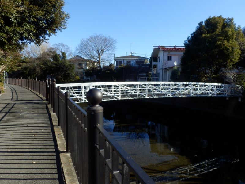 田越川（たごえがわ）沿いに、桜山駐在所へ
