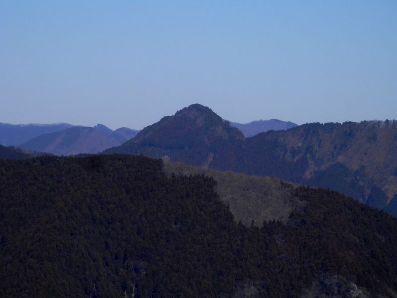 浅間嶺より望む、鋸山と天地山の重なり