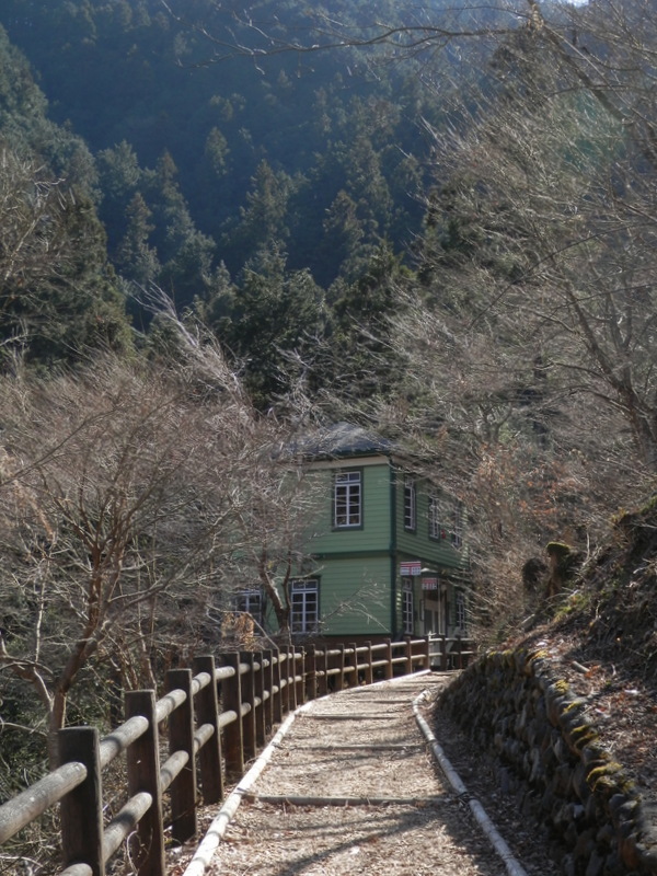 払沢の滝への遊歩道