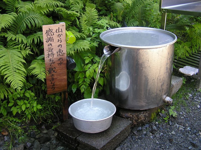 仙丈ヶ岳 -- おいしい水（大平山荘）