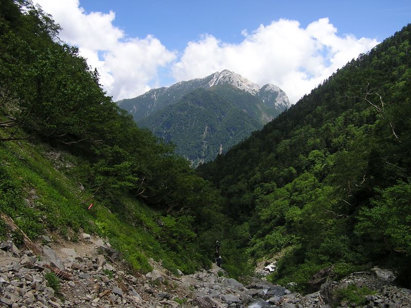 仙丈ヶ岳 -- 何度も振り返りたくなる甲斐駒ヶ岳