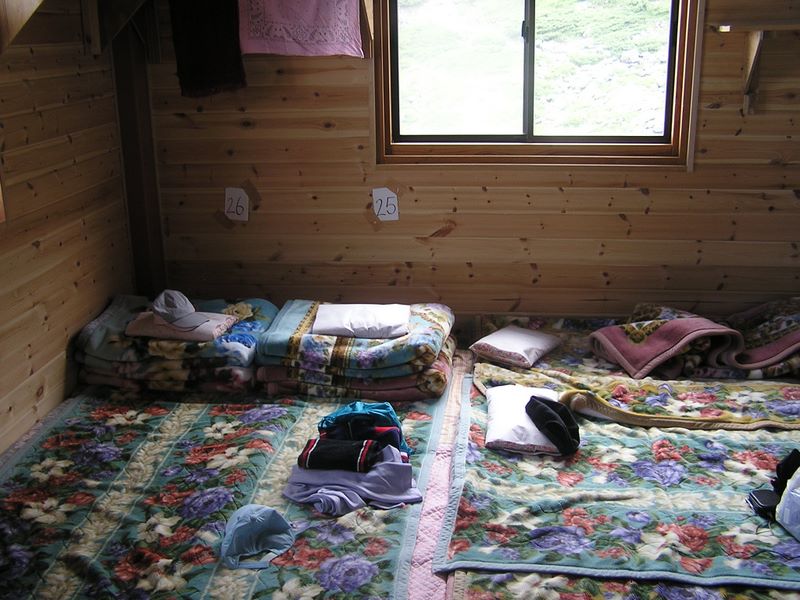 仙丈ヶ岳 -- 一人分の幅は約55cm