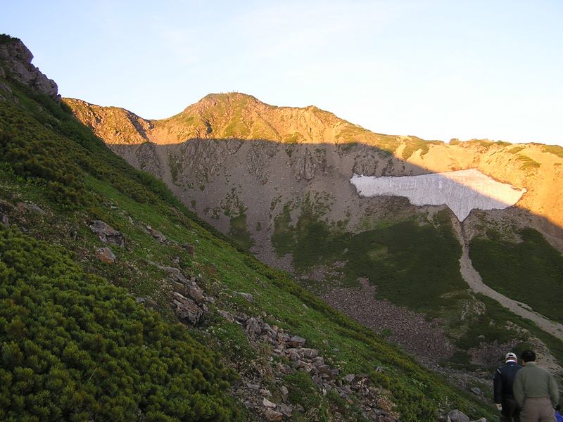 仙丈ヶ岳 -- 仙丈ヶ岳に朝日が当たる