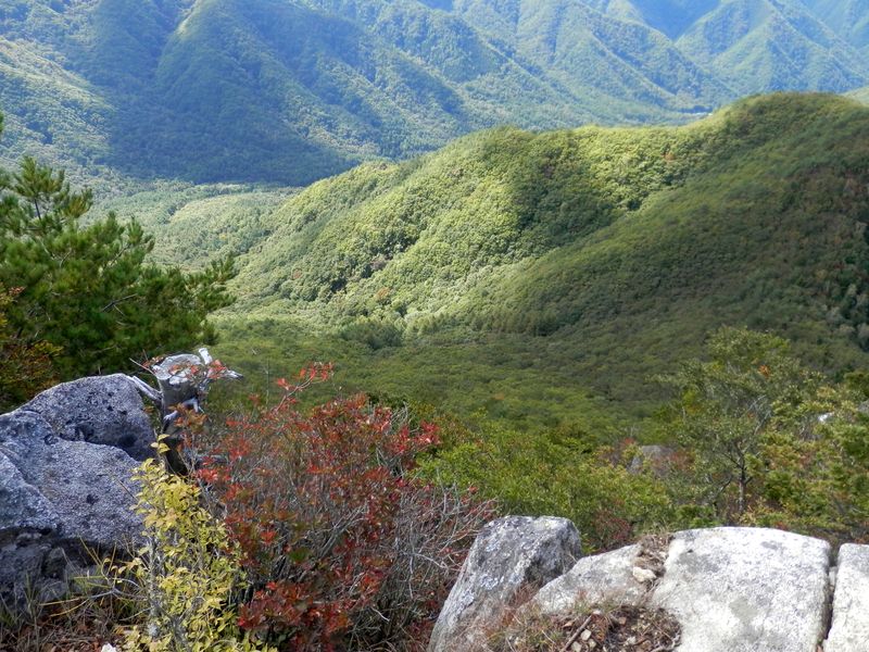 釈迦ヶ岳南面は断崖絶壁