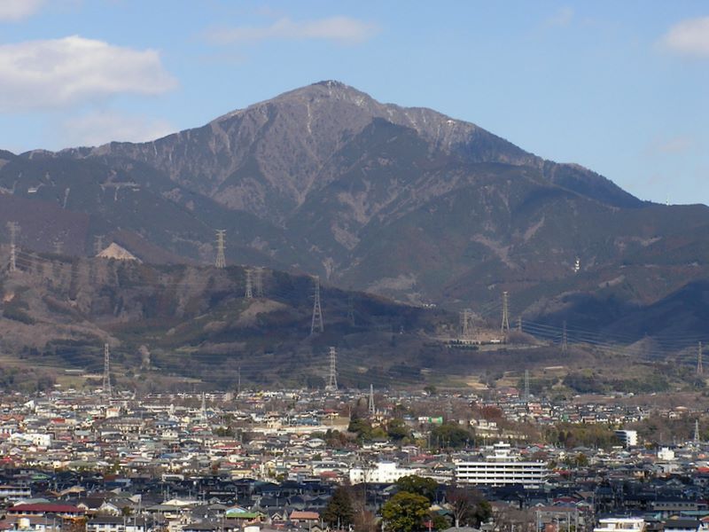 大山をズームで望む