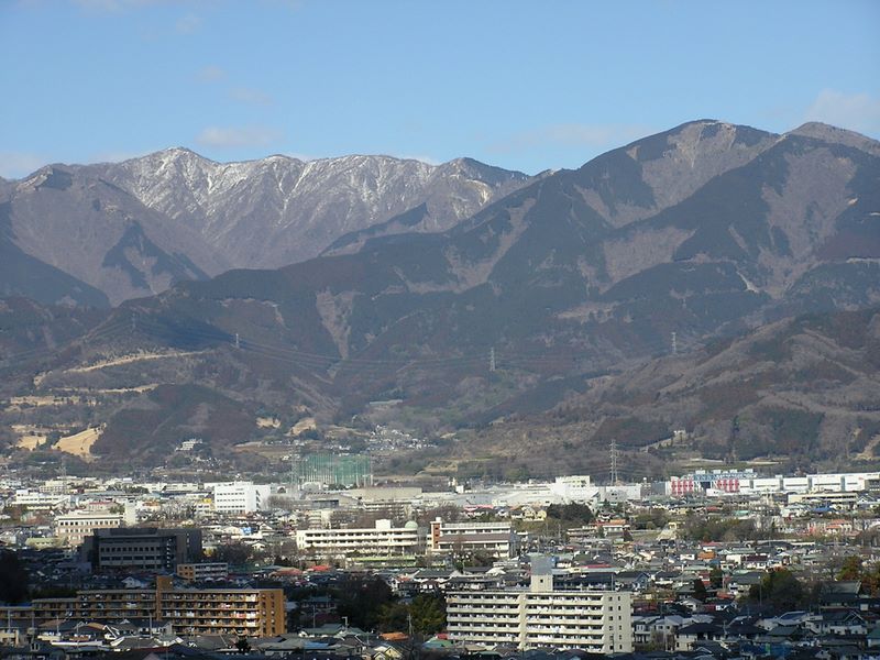 表尾根のニノ塔から花立までをズームで望む