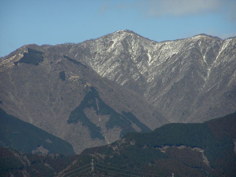 塔ノ岳（10倍ズームで望む）